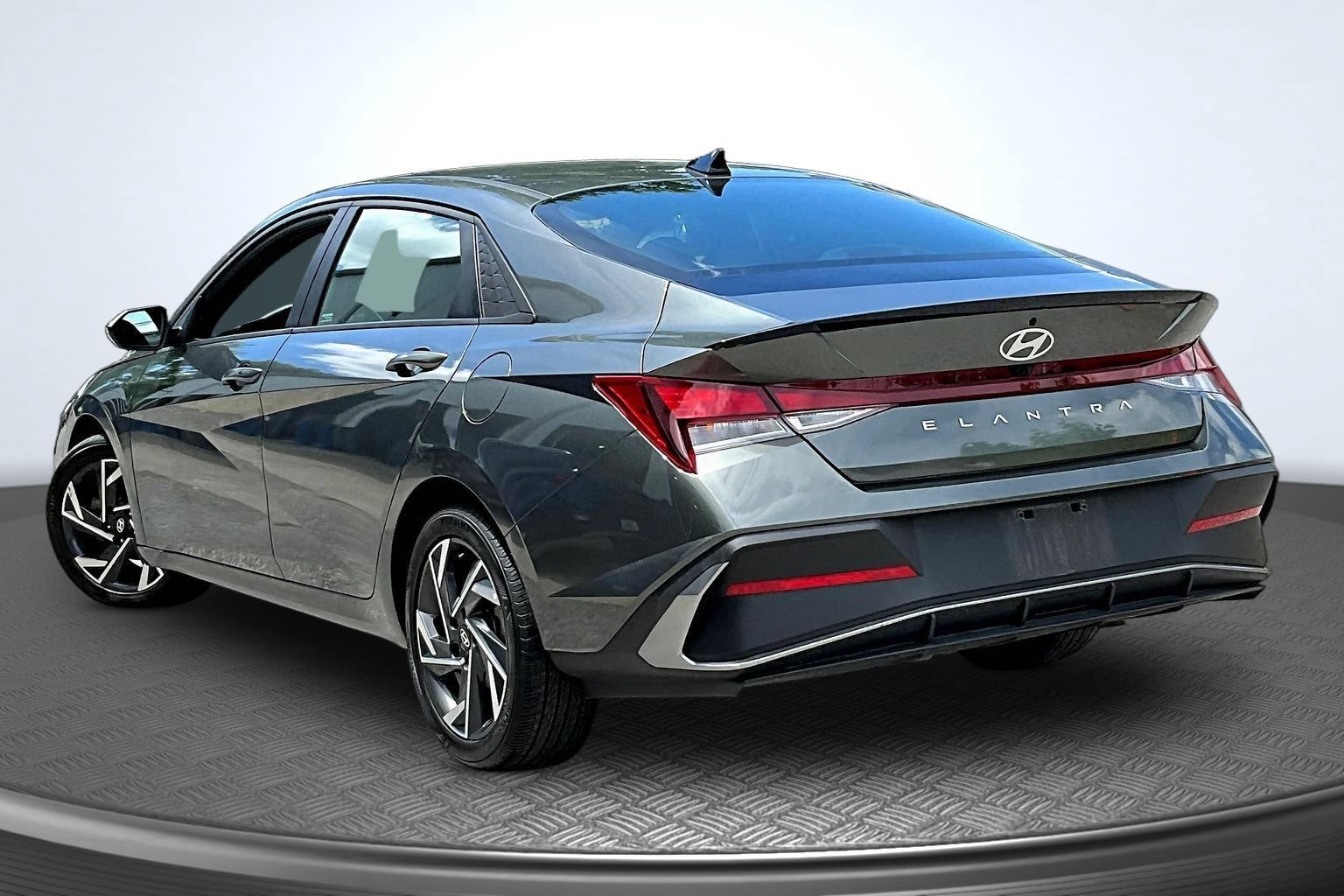 Used 2025 Hyundai Elantra Sport FWD image 4
