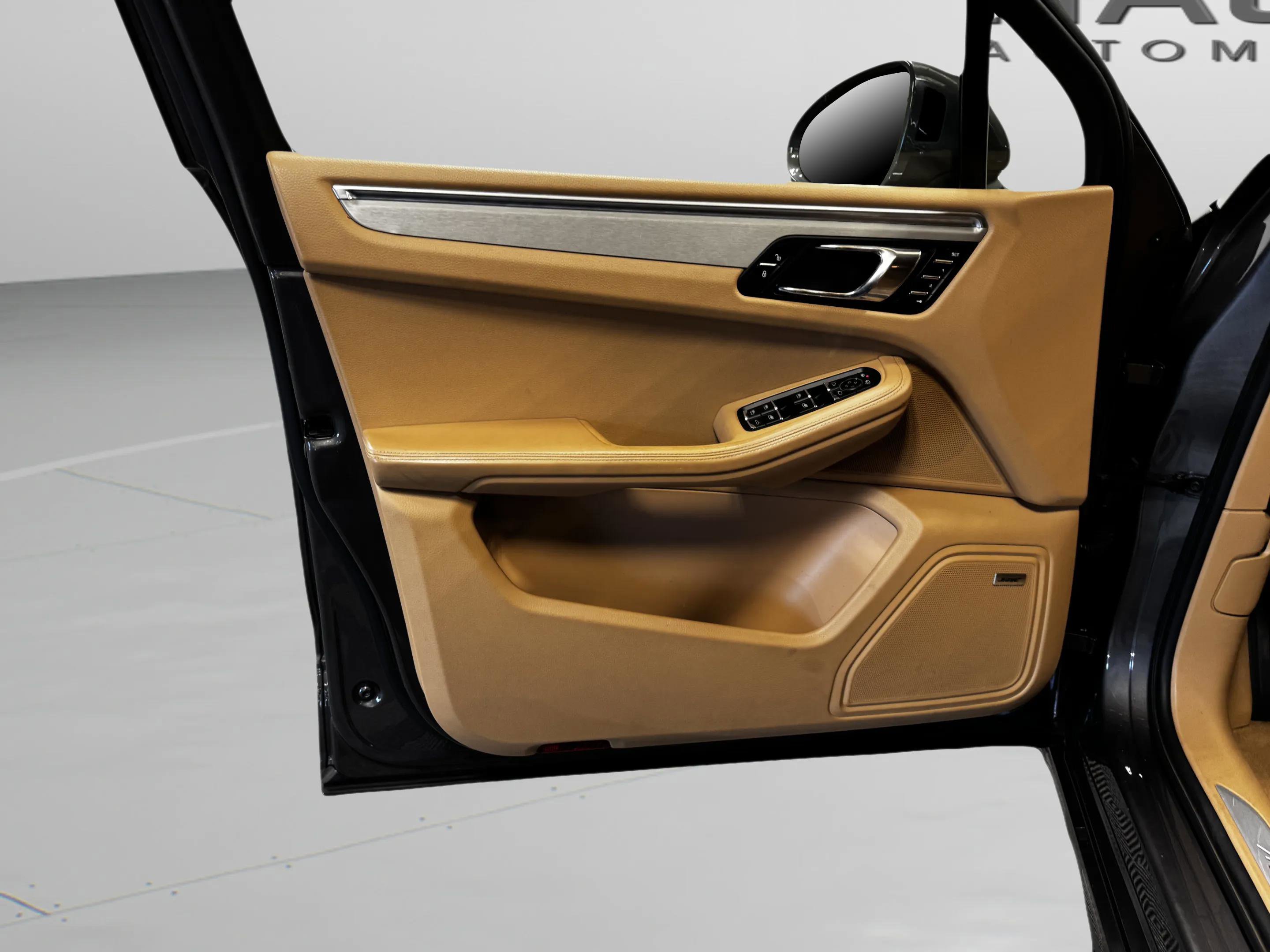 Used 2016 Porsche Macan Turbo image 50