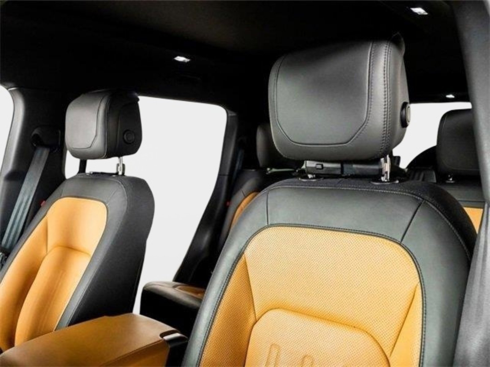 Used 2023 Land Rover Defender 130 X image 3