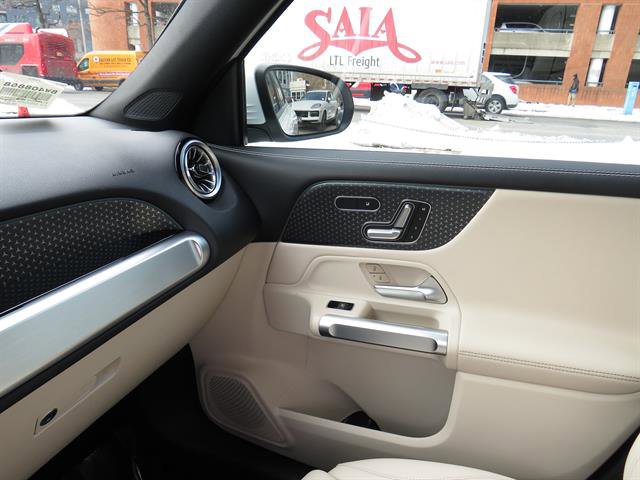 Used 2025 Mercedes-Benz GLB 250 4MATIC image 15