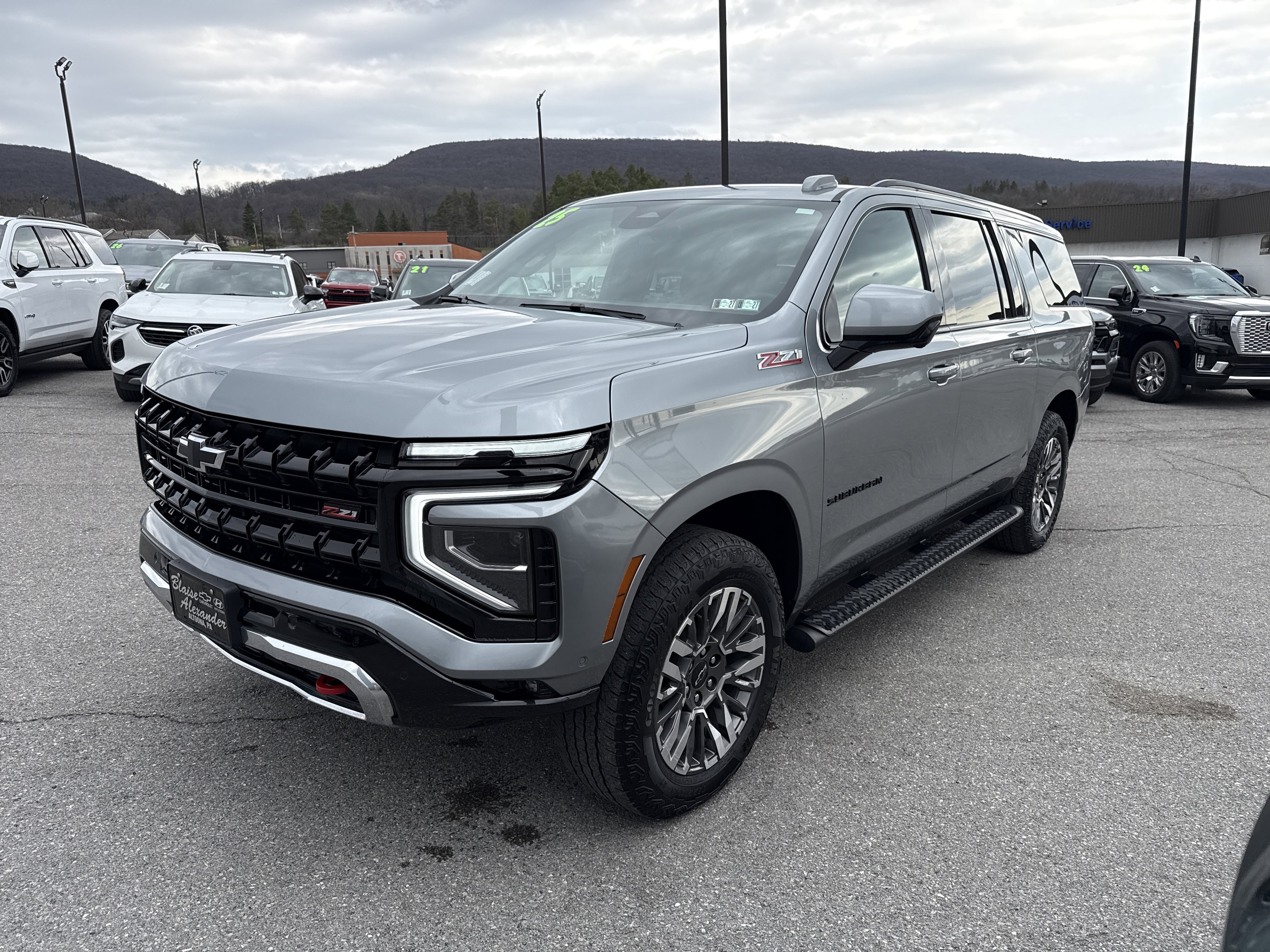 Used 2025 Chevrolet Suburban Z71 AWD/4WD image 8