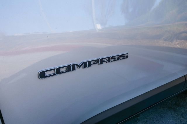 Used 2025 Jeep Compass Limited image 9