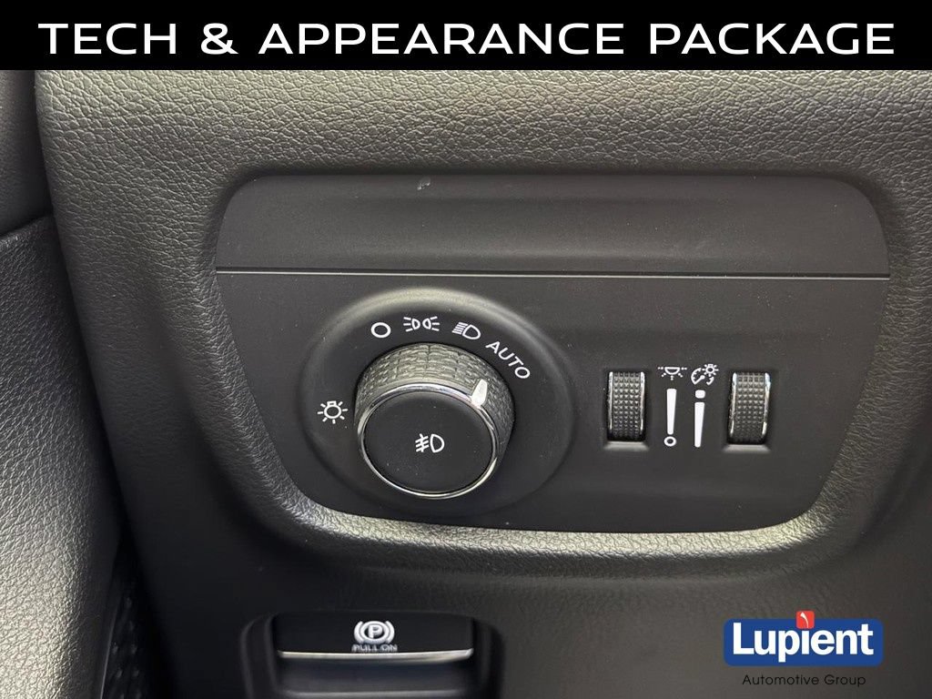 Used 2023 Jeep Grand Cherokee L Limited w/ Luxury Tech Group II AWD/4WD image 31