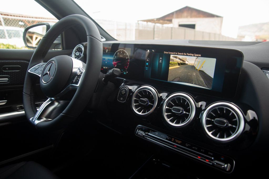 Certified 2025 Mercedes-Benz GLA 250 4MATIC image 33