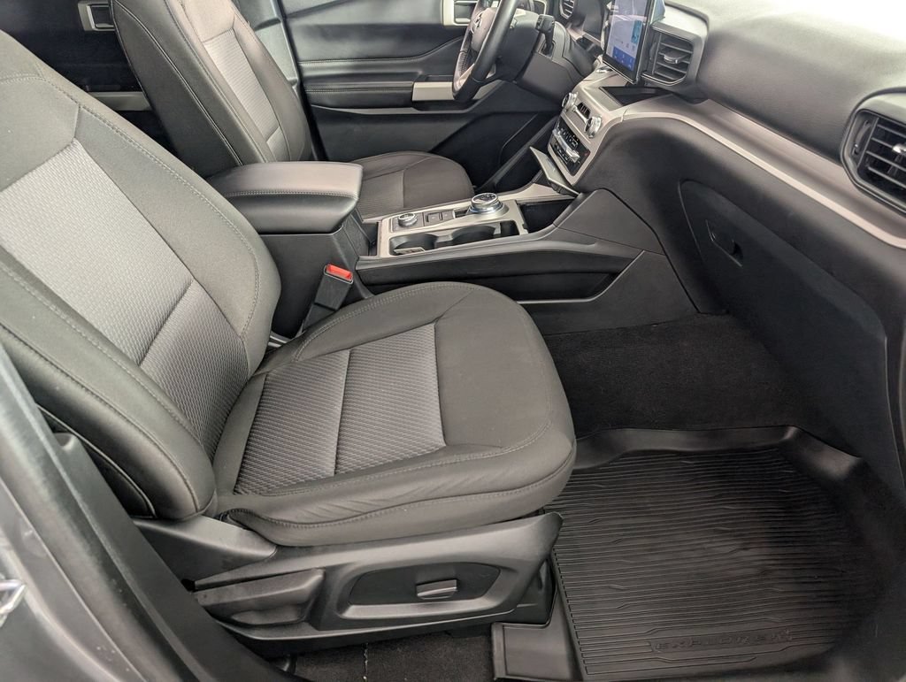 Used 2023 Ford Explorer XLT AWD/4WD image 34