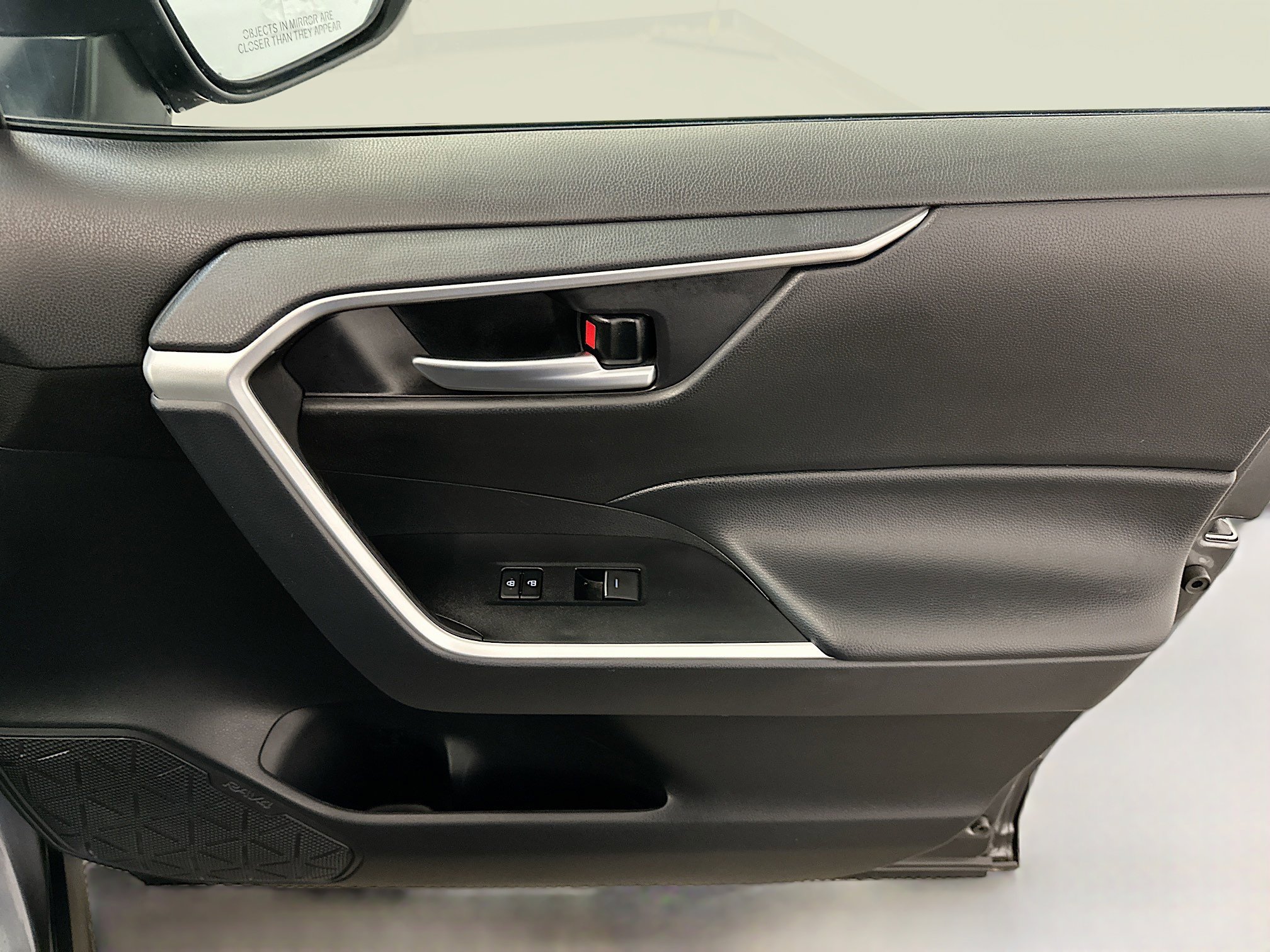 Used 2025 Toyota RAV4 XLE image 33