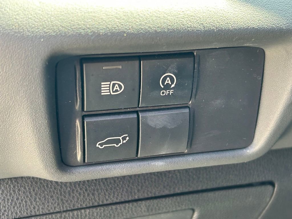 Used 2023 Toyota Highlander XLE image 28