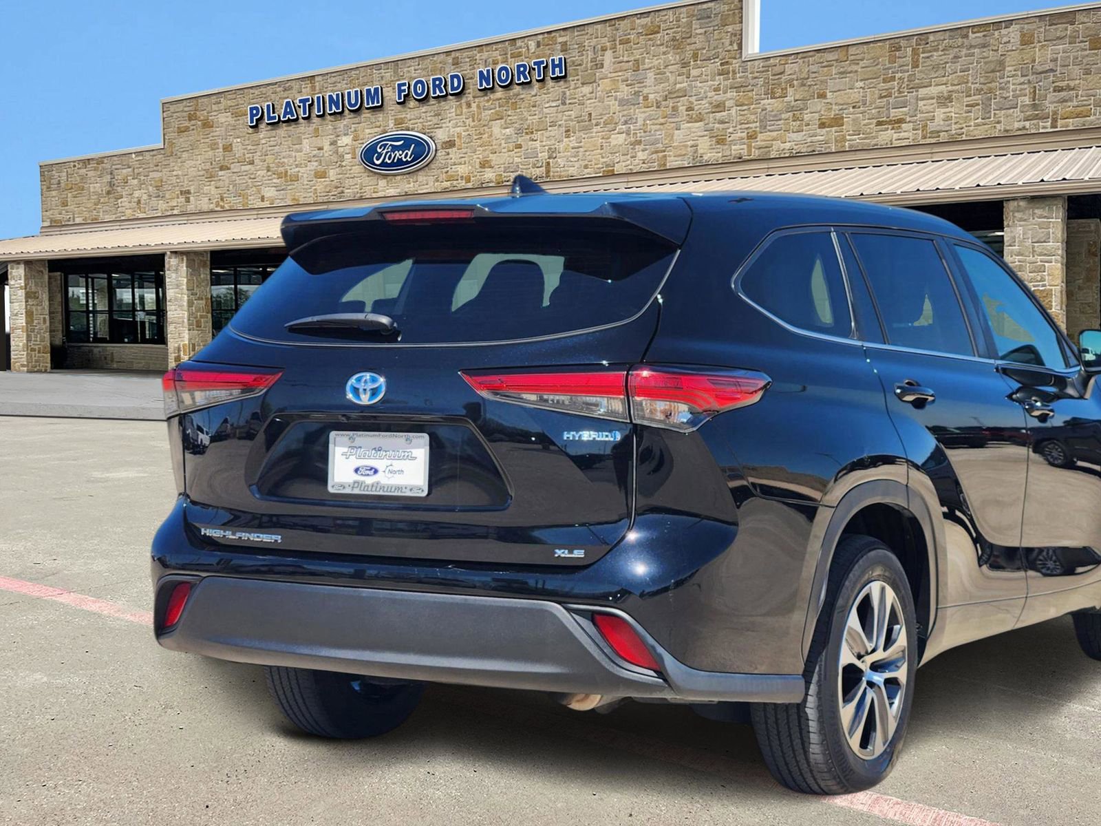 Used 2023 Toyota Highlander XLE image 5