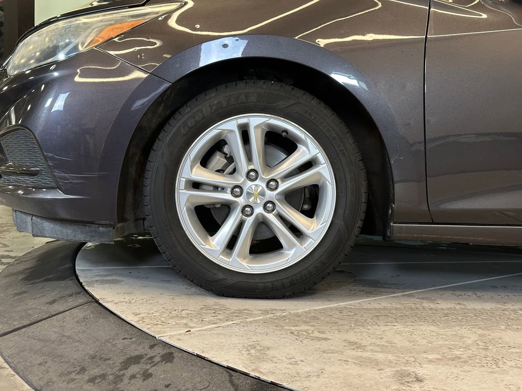 Used 2017 Chevrolet Cruze LT image 25