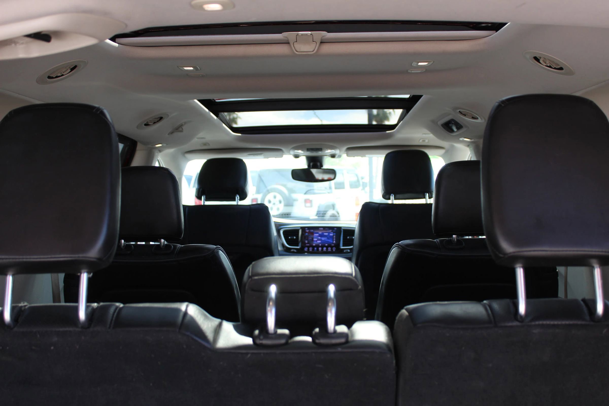 Used 2018 Chrysler Pacifica Limited FWD image 18