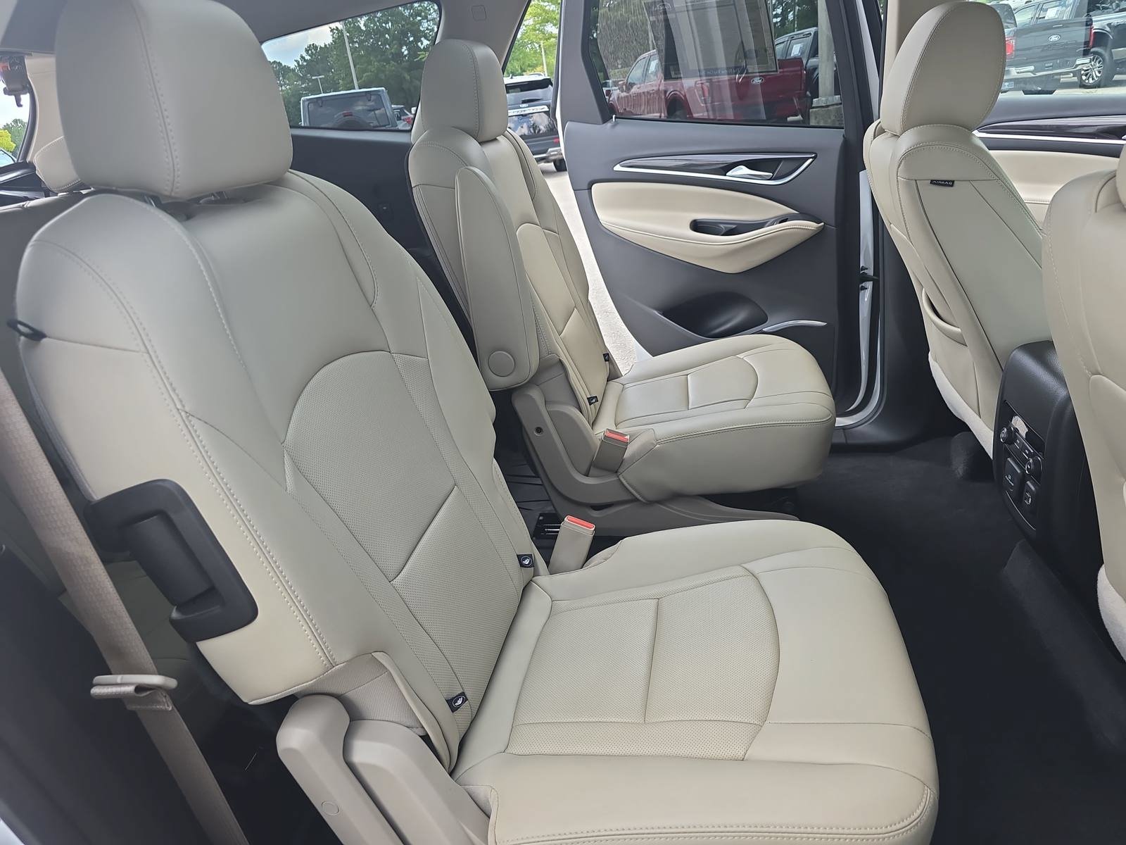 Used 2019 Buick Enclave Essence FWD image 11