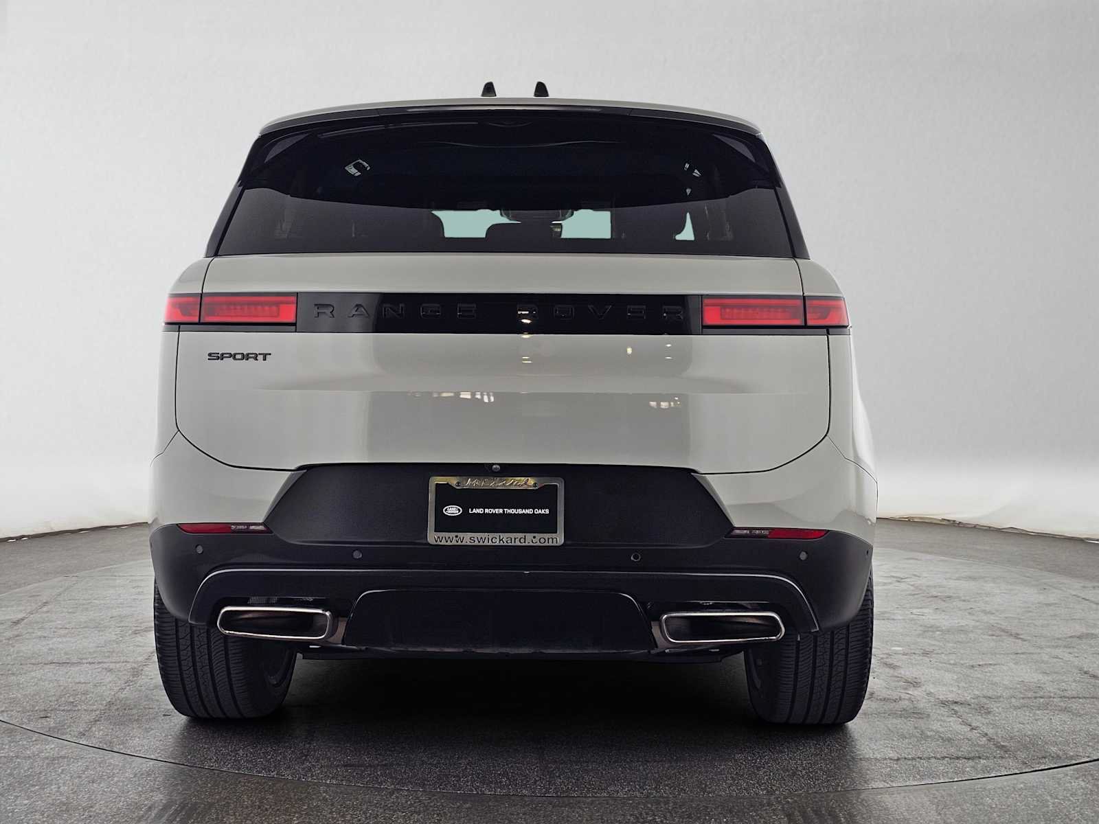 Used 2024 Land Rover Range Rover Sport SE AWD/4WD image 4