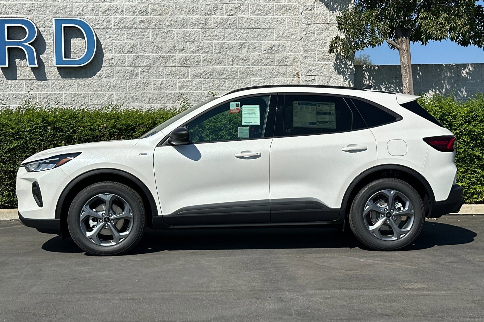 New 2025 Ford Escape ST-Line w/ Equipment Group 301A image 7