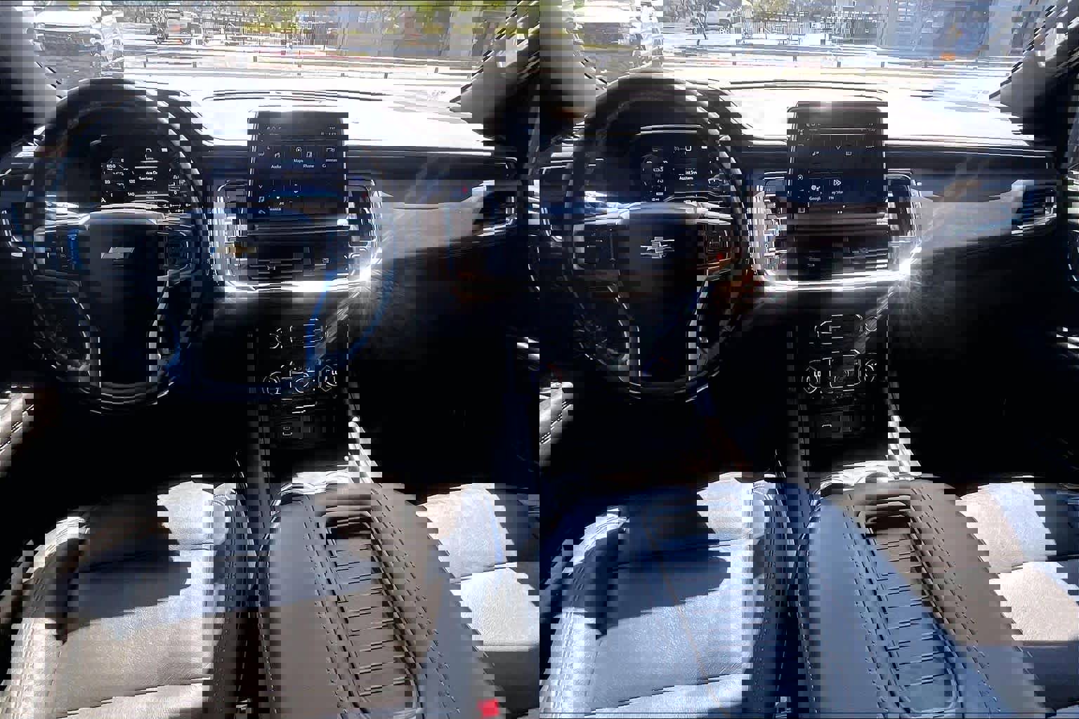 Used 2023 Chevrolet Suburban LT w/ Luxury Package image 15