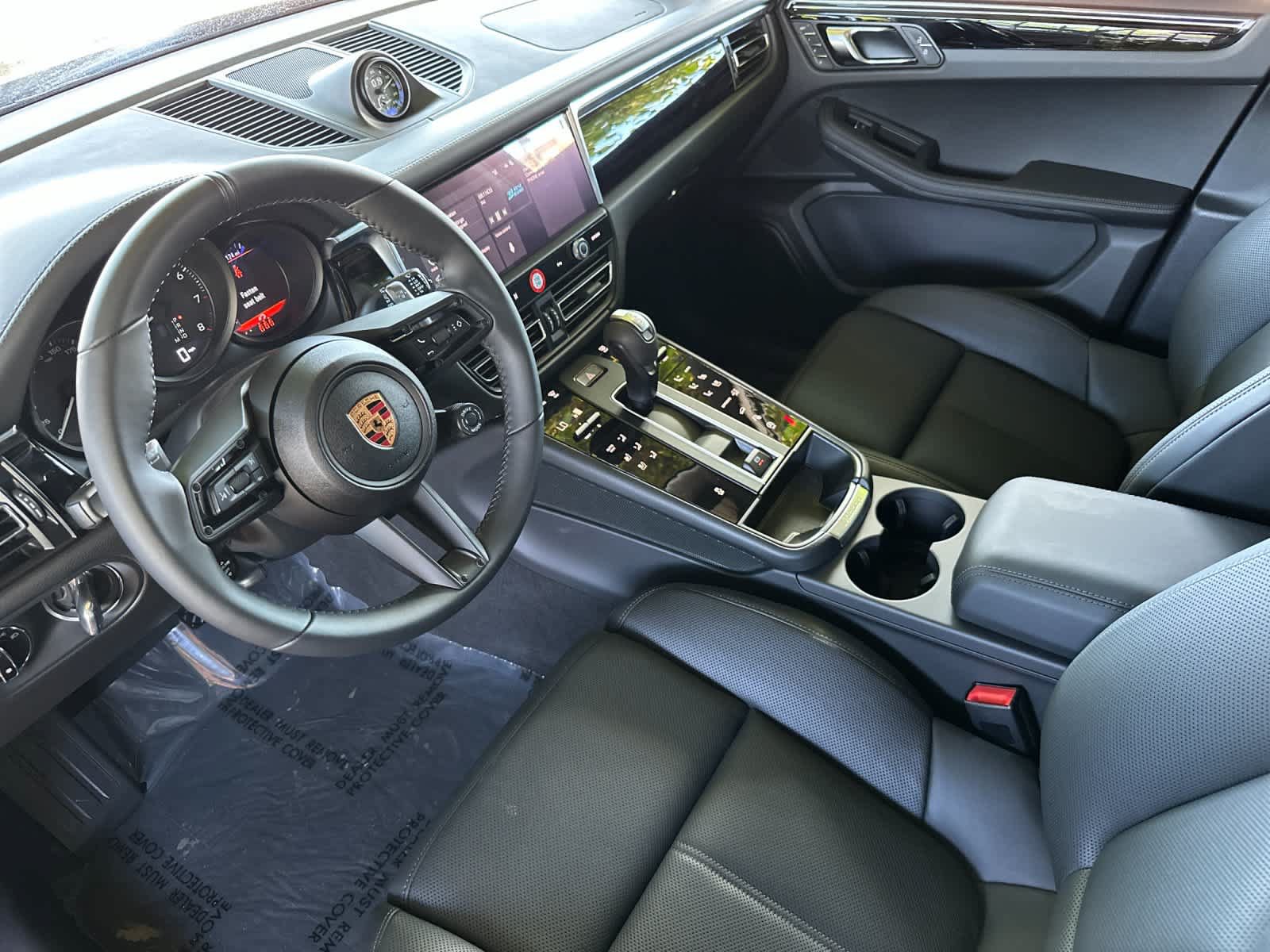 New 2026 Porsche Macan AWD/4WD image 4