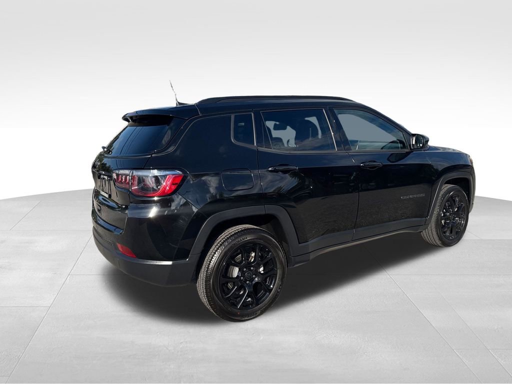 Used 2025 Jeep Compass Latitude w/ Convenience Group AWD/4WD image 6