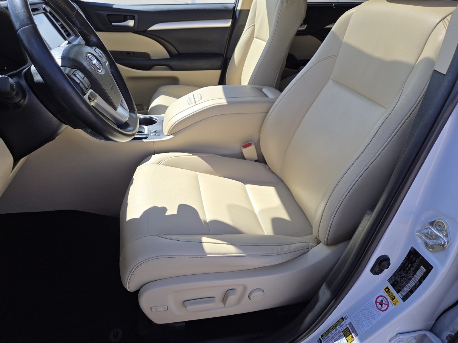 Used 2019 Toyota Highlander XLE AWD/4WD image 26