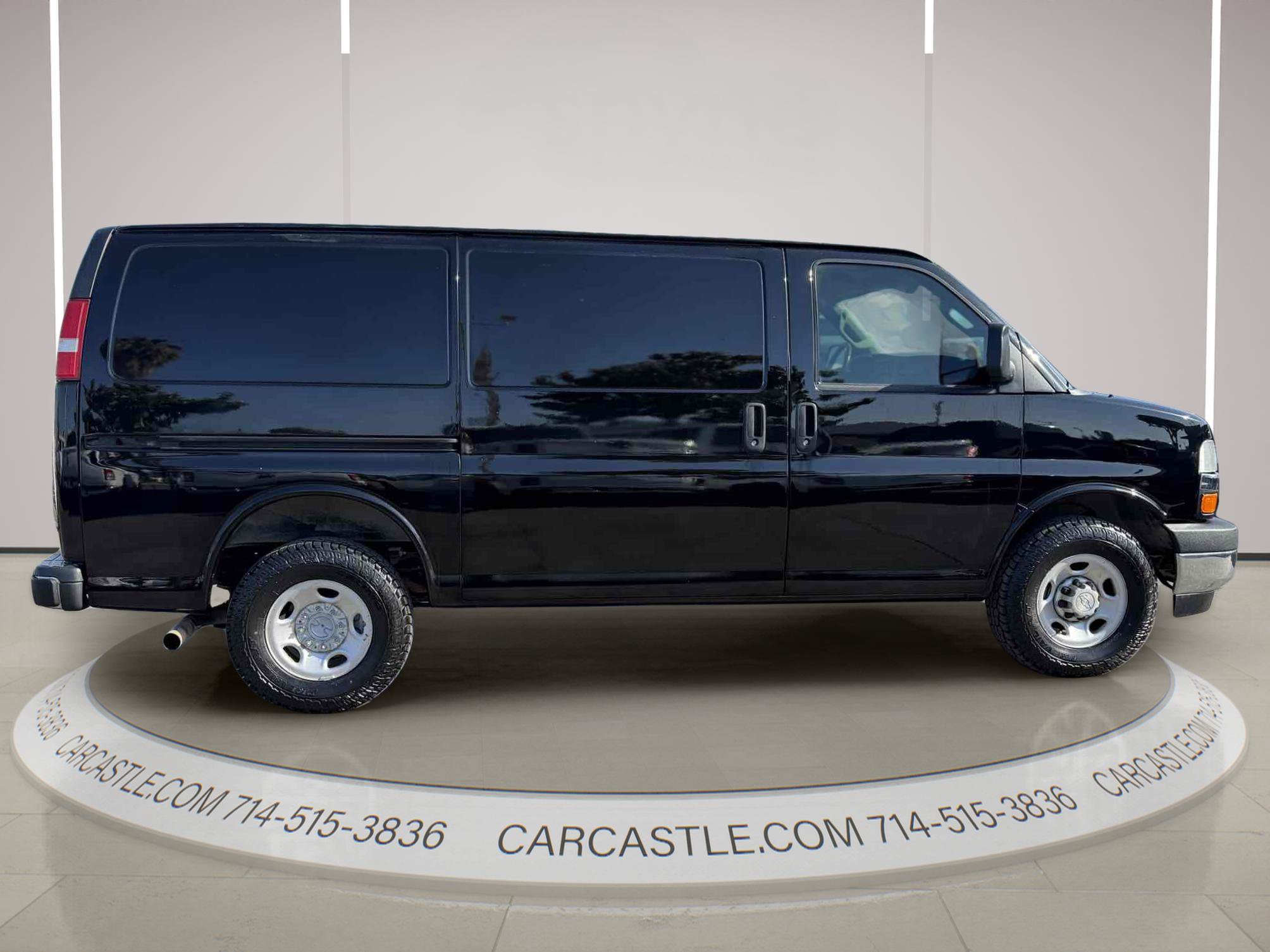 Used 2018 Chevrolet Express 2500 w/ Driver Convenience Package RWD image 7