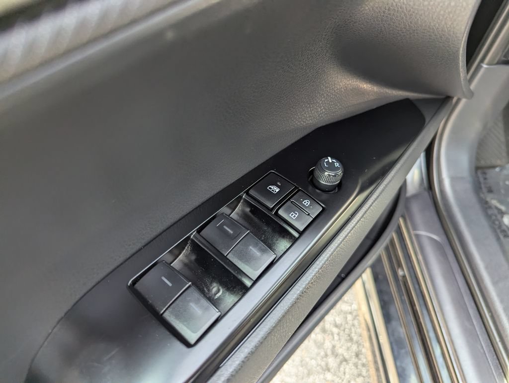 Used 2025 Toyota Camry SE FWD image 14