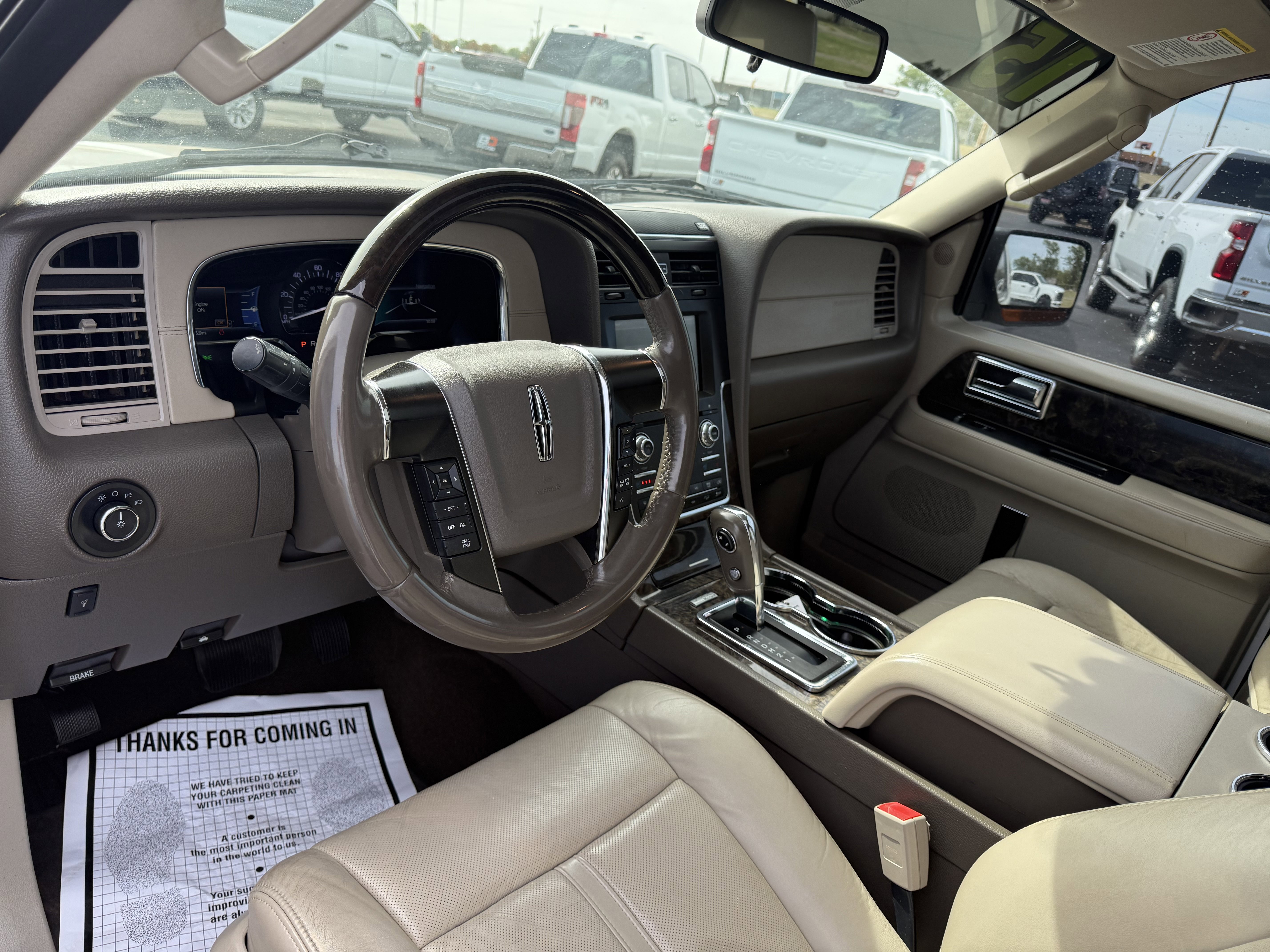 Used 2015 Lincoln Navigator 4WD image 6
