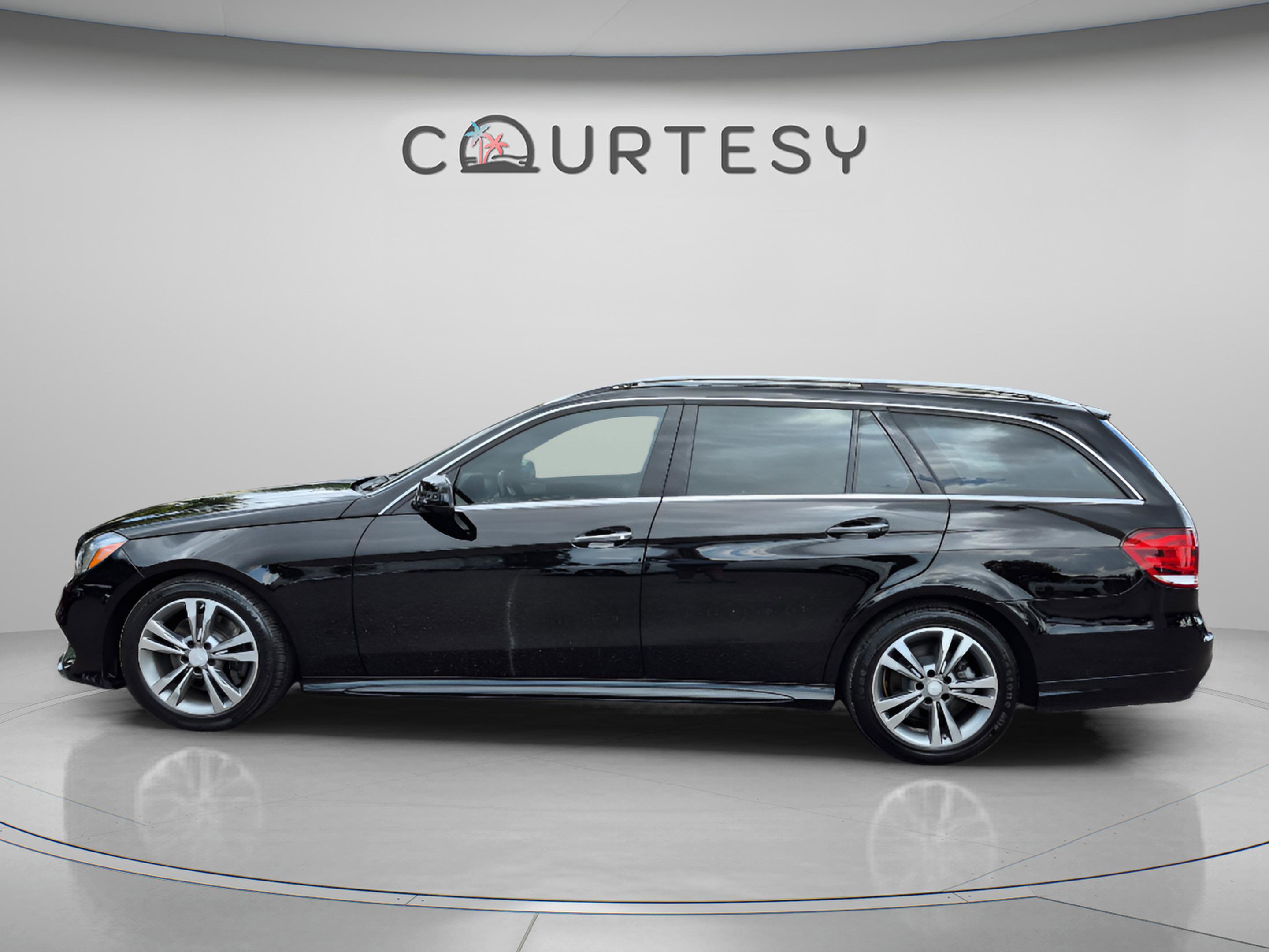 Used 2015 Mercedes-Benz E 350 4MATIC Wagon image 2