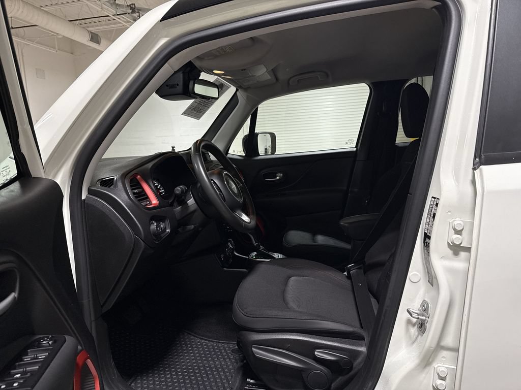 Used 2023 Jeep Renegade Trailhawk AWD/4WD image 20