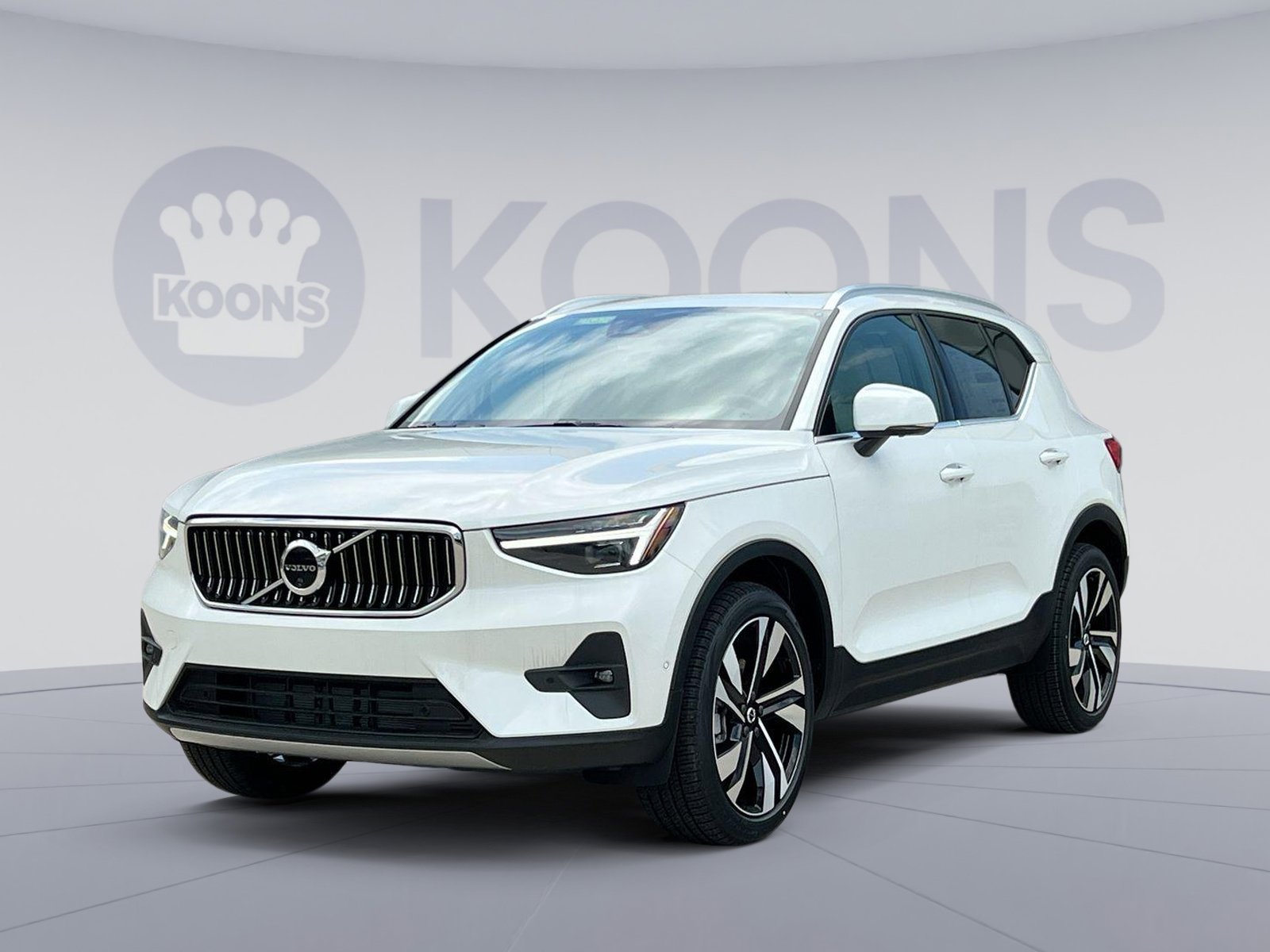 New 2025 Volvo XC40 B5 Ultra w/ Climate Package