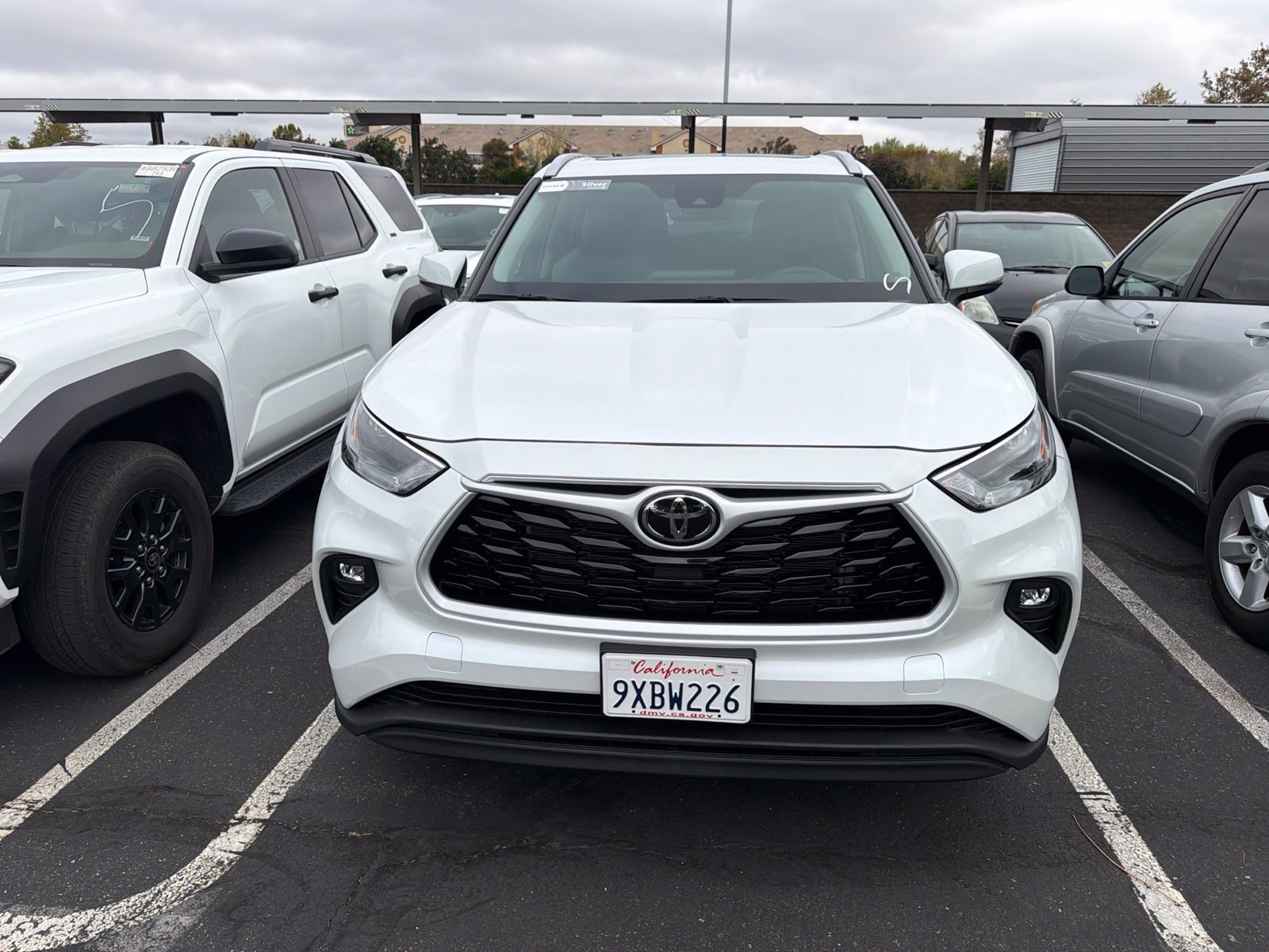 Used 2026 Toyota Highlander XLE AWD/4WD image 3