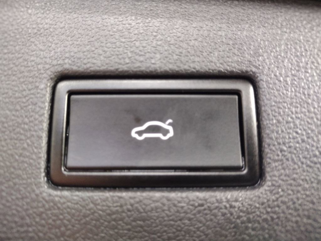 Used 2020 Volkswagen Tiguan SEL Premium R-Line image 21