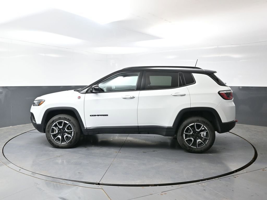 Used 2025 Jeep Compass Trailhawk AWD/4WD image 11