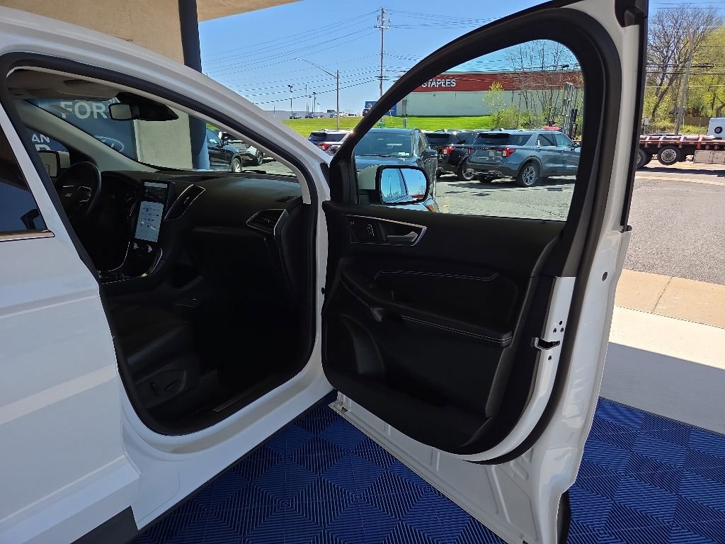 Used 2022 Ford Edge Titanium AWD/4WD image 37