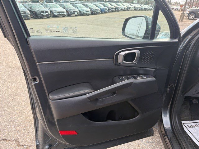 Used 2022 Kia Sorento LX image 10