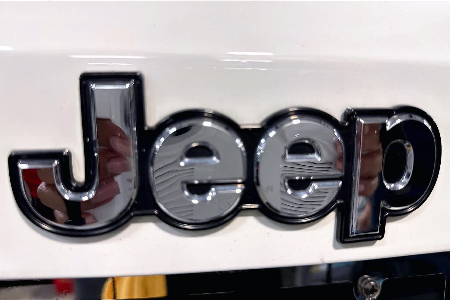 Used 2015 Jeep Renegade Latitude w/ Cold Weather Group II AWD/4WD image 10
