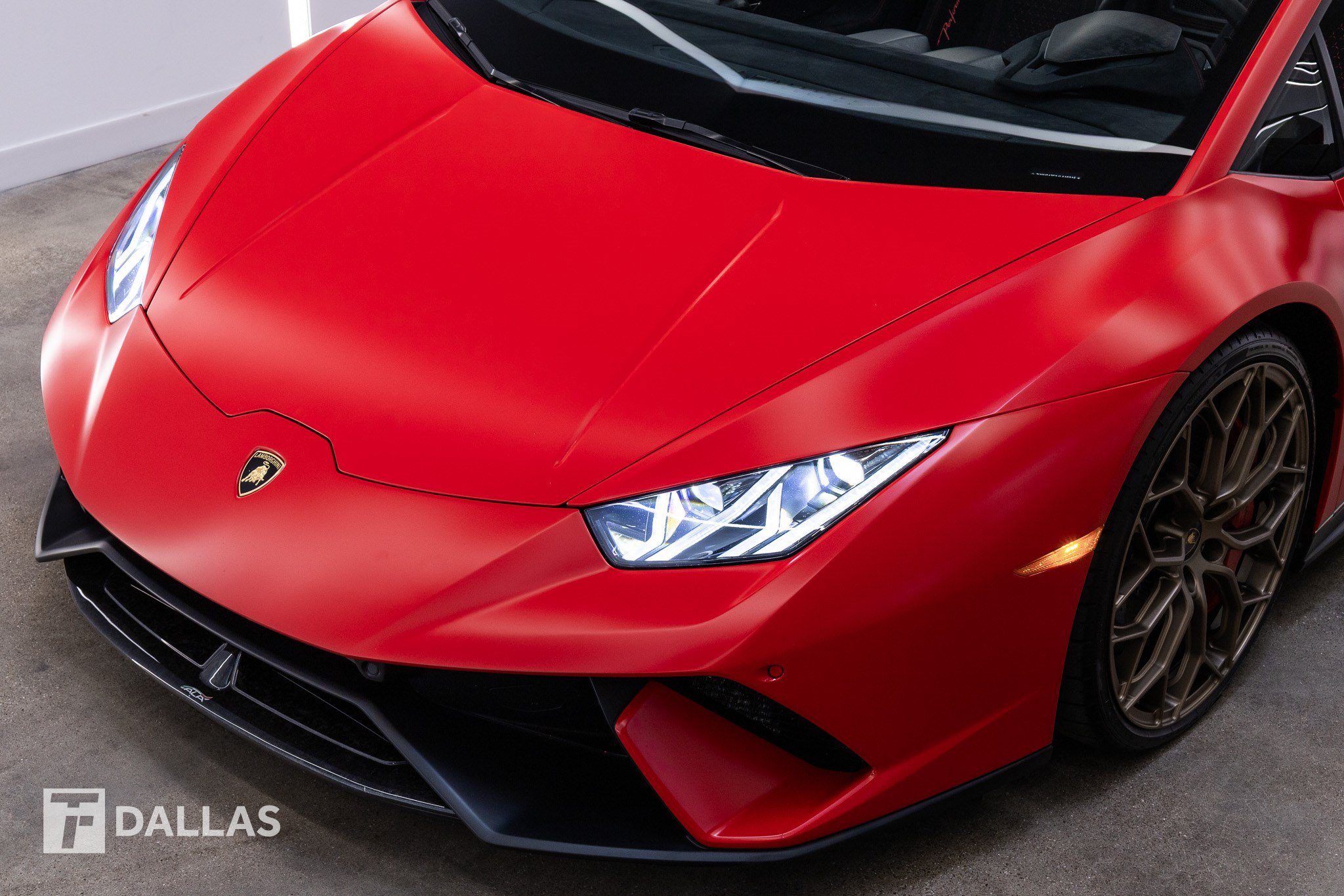 Used 2018 Lamborghini Huracan Performante AWD/4WD image 3