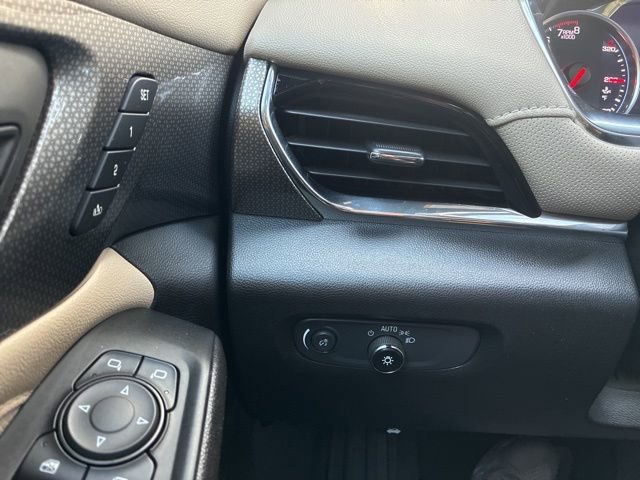 Used 2023 Chevrolet Traverse Premier image 27