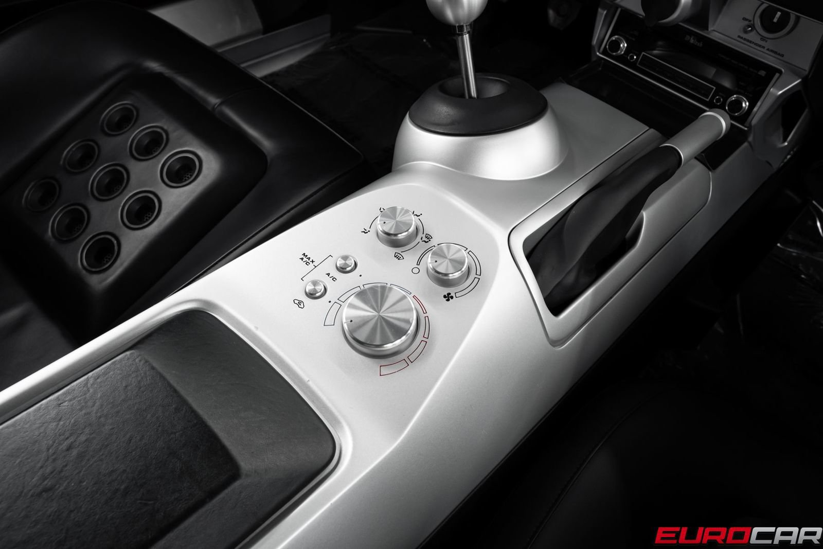 Used 2005 Ford GT RWD image 35