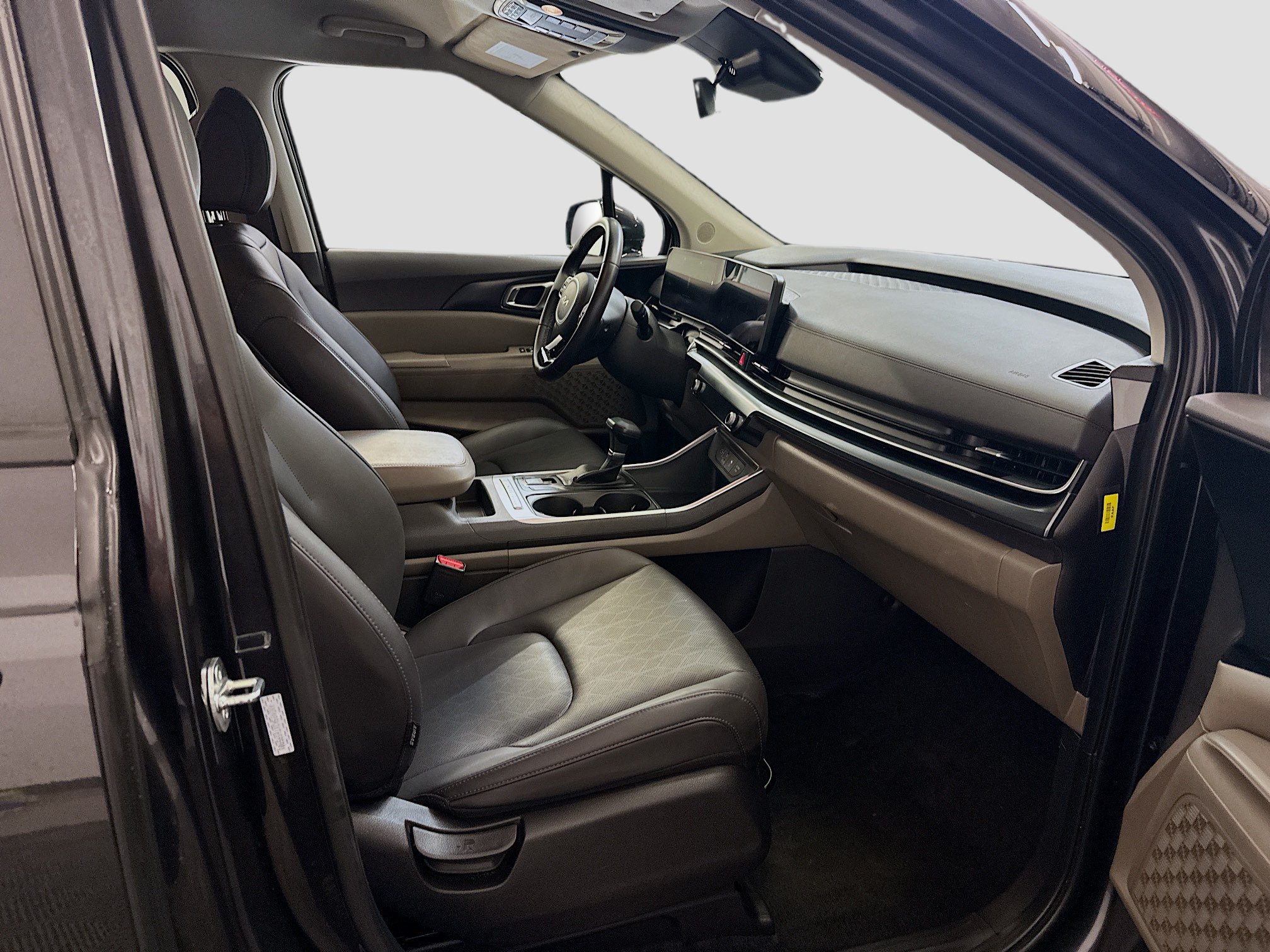 Used 2026 Kia Carnival FWD image 33