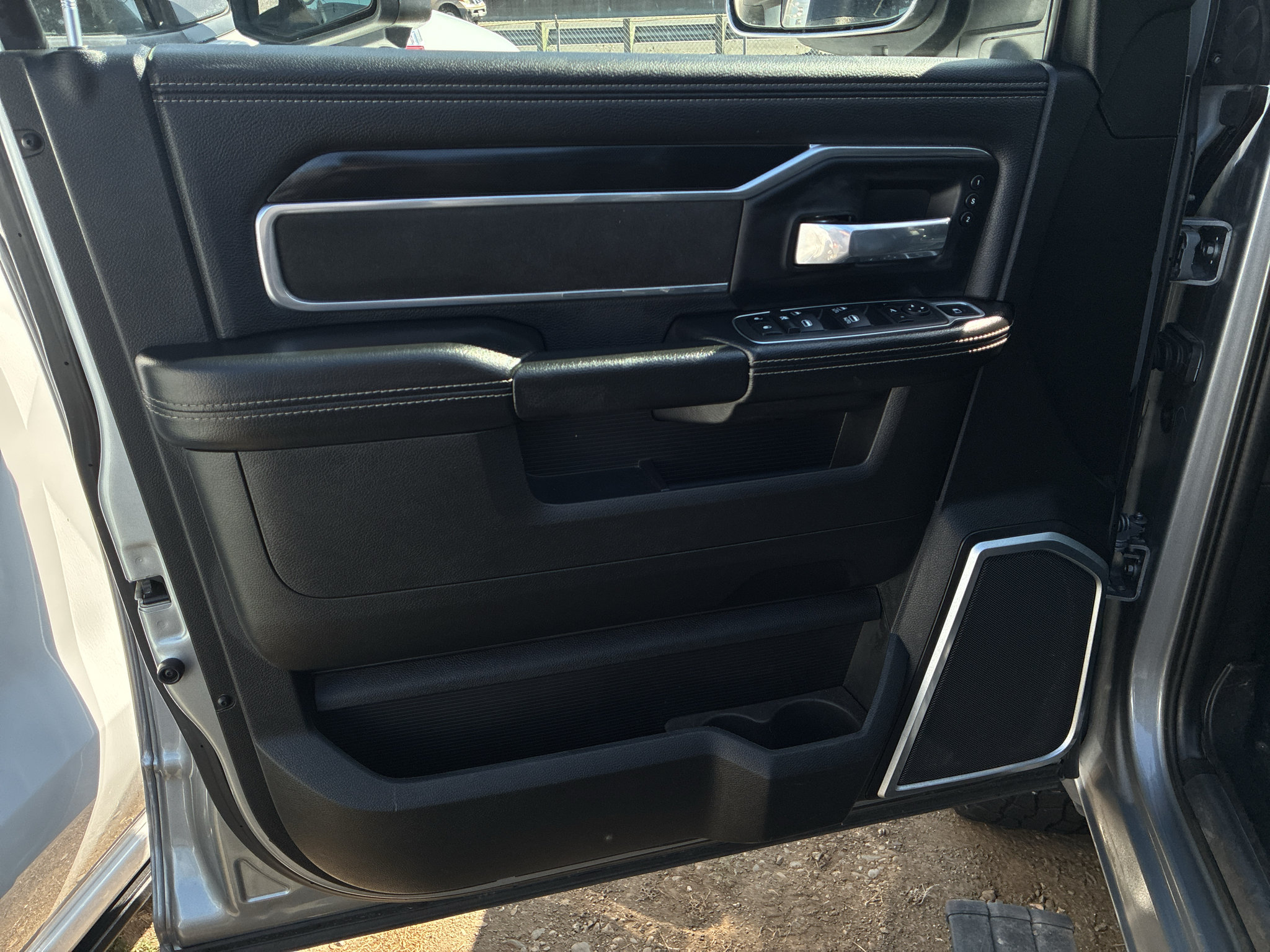 Used 2022 RAM 2500 Laramie AWD/4WD image 12