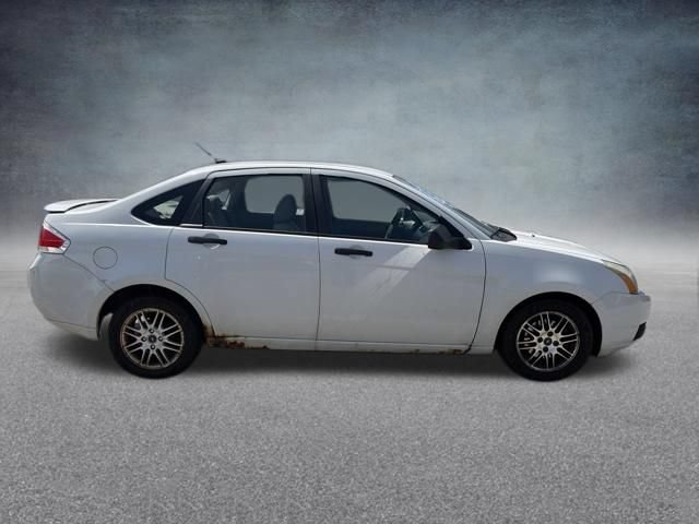 Used 2010 Ford Focus SE FWD image 5
