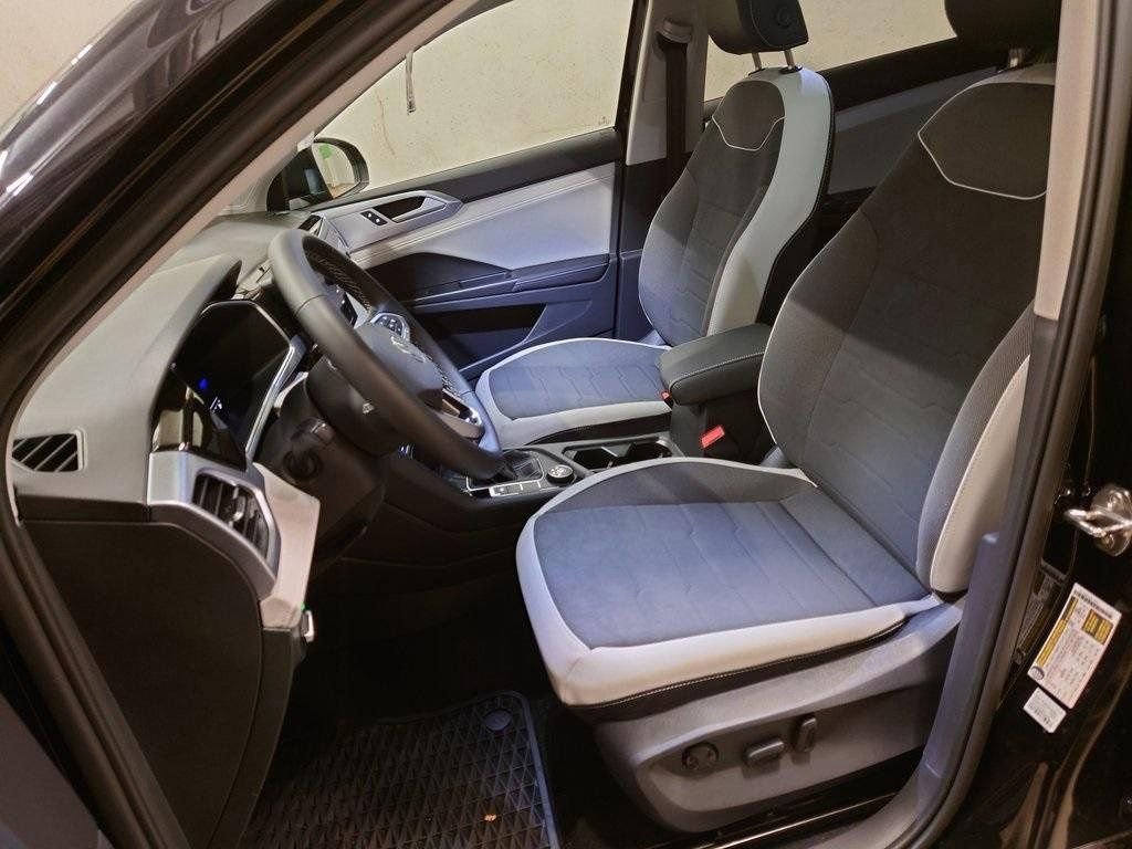 New 2025 Volkswagen Taos SE image 12