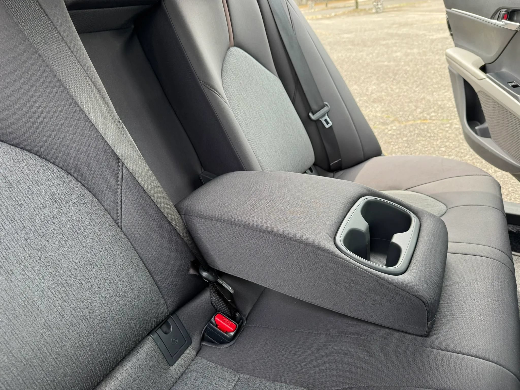 Used 2018 Toyota Camry LE FWD image 18