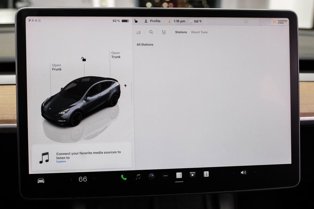 Used 2022 Tesla Model Y Performance AWD/4WD image 27