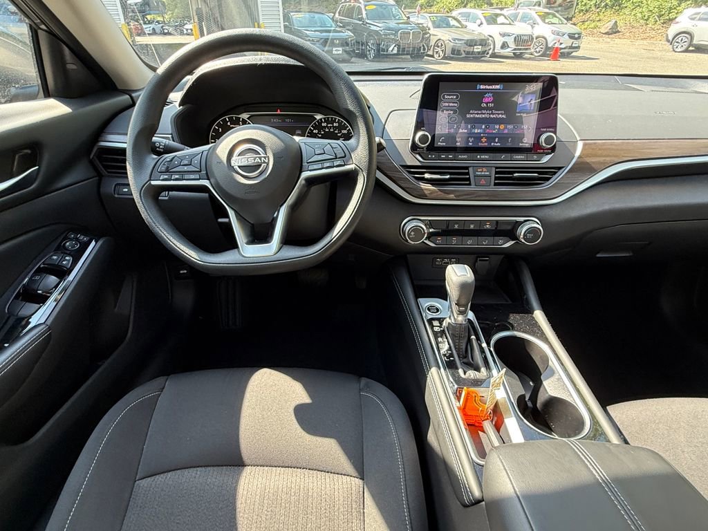 Used 2023 Nissan Altima 2.5 SV FWD image 11