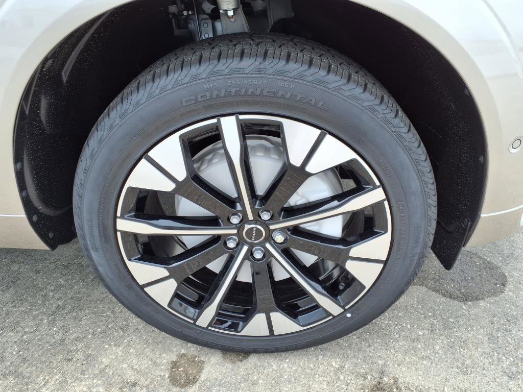 New 2026 Volvo XC60 B5 Plus w/ Protection Package Premier image 9