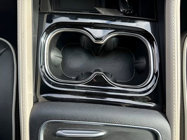 Used 2023 Chrysler Pacifica Limited FWD image 27