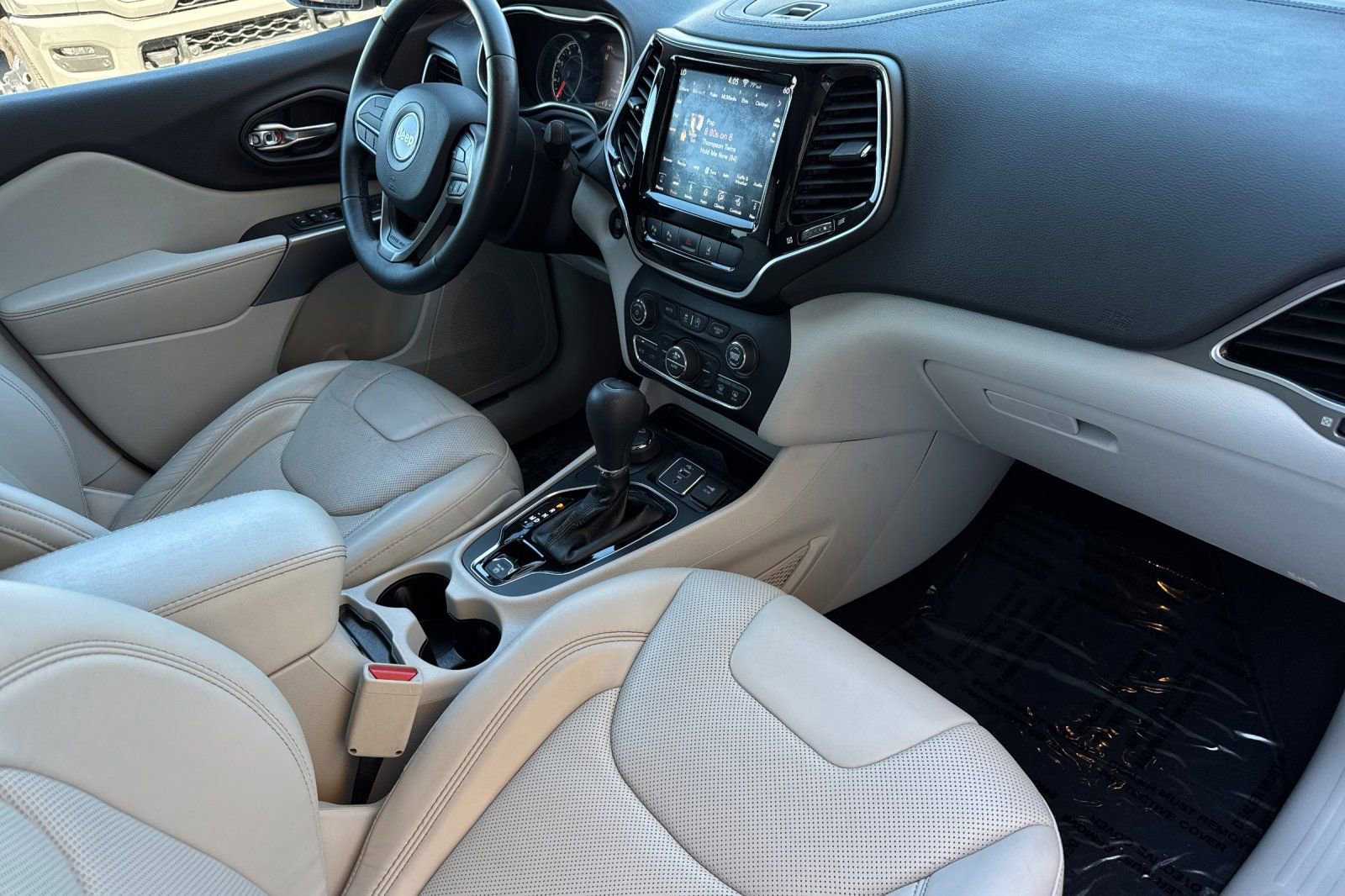 Used 2019 Jeep Cherokee Limited w/ Luxury Group AWD/4WD image 19