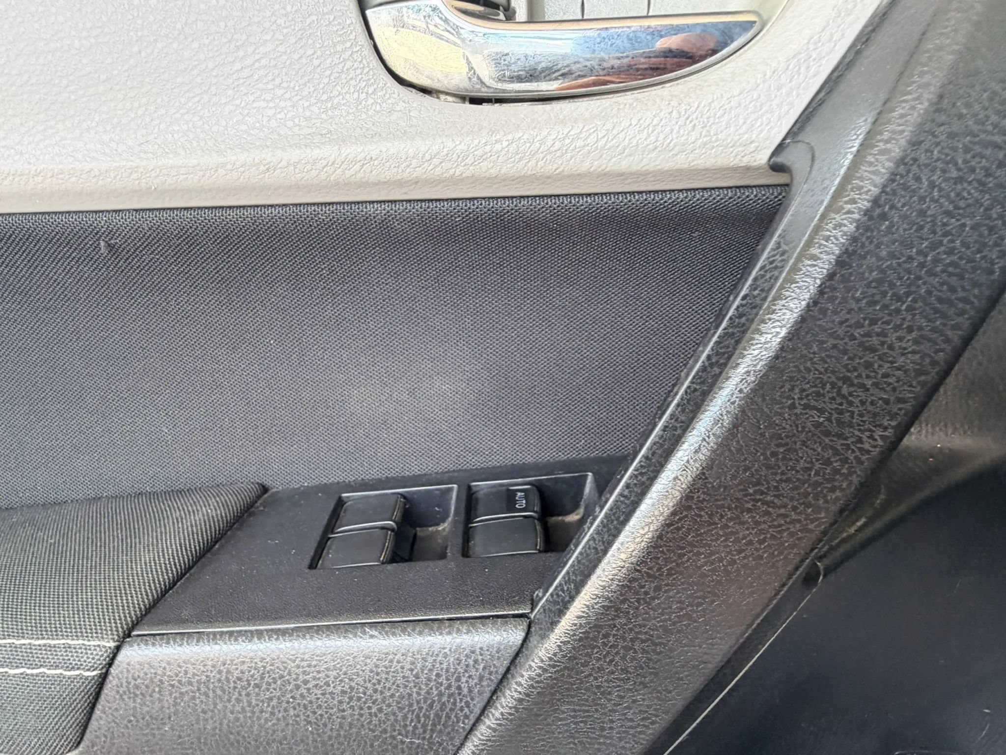 Used 2018 Toyota Corolla LE w/ Carpet Mat Package (TMS) FWD image 20