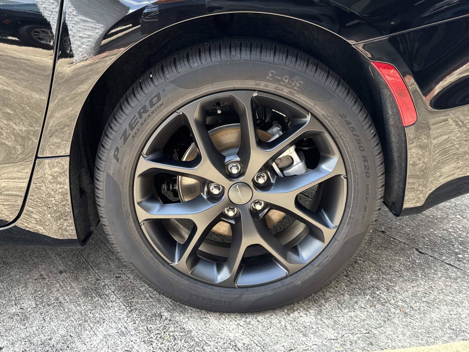 New 2027 Chrysler Pacifica Limited FWD image 3