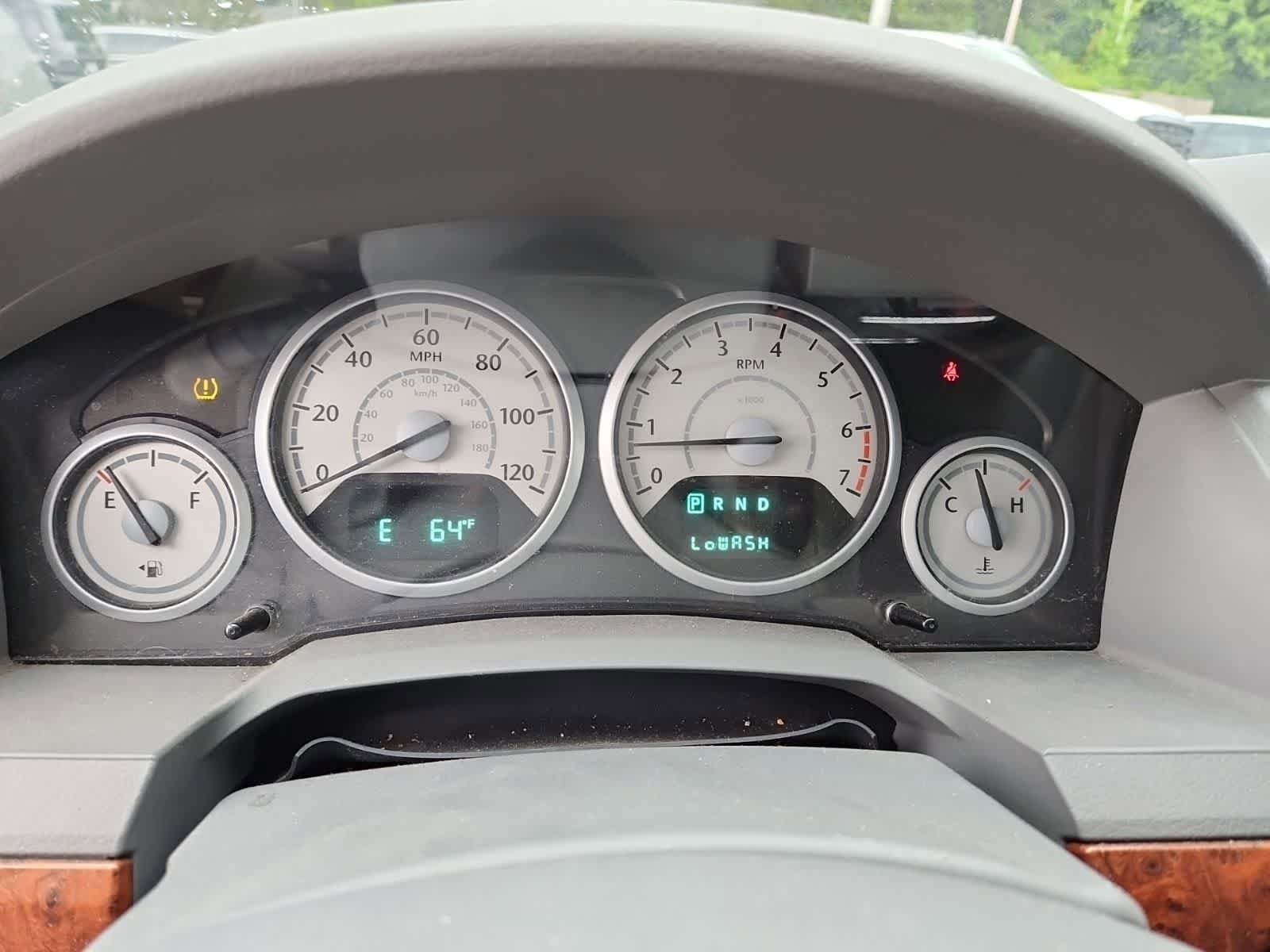 Used 2008 Chrysler Town & Country Touring FWD image 9