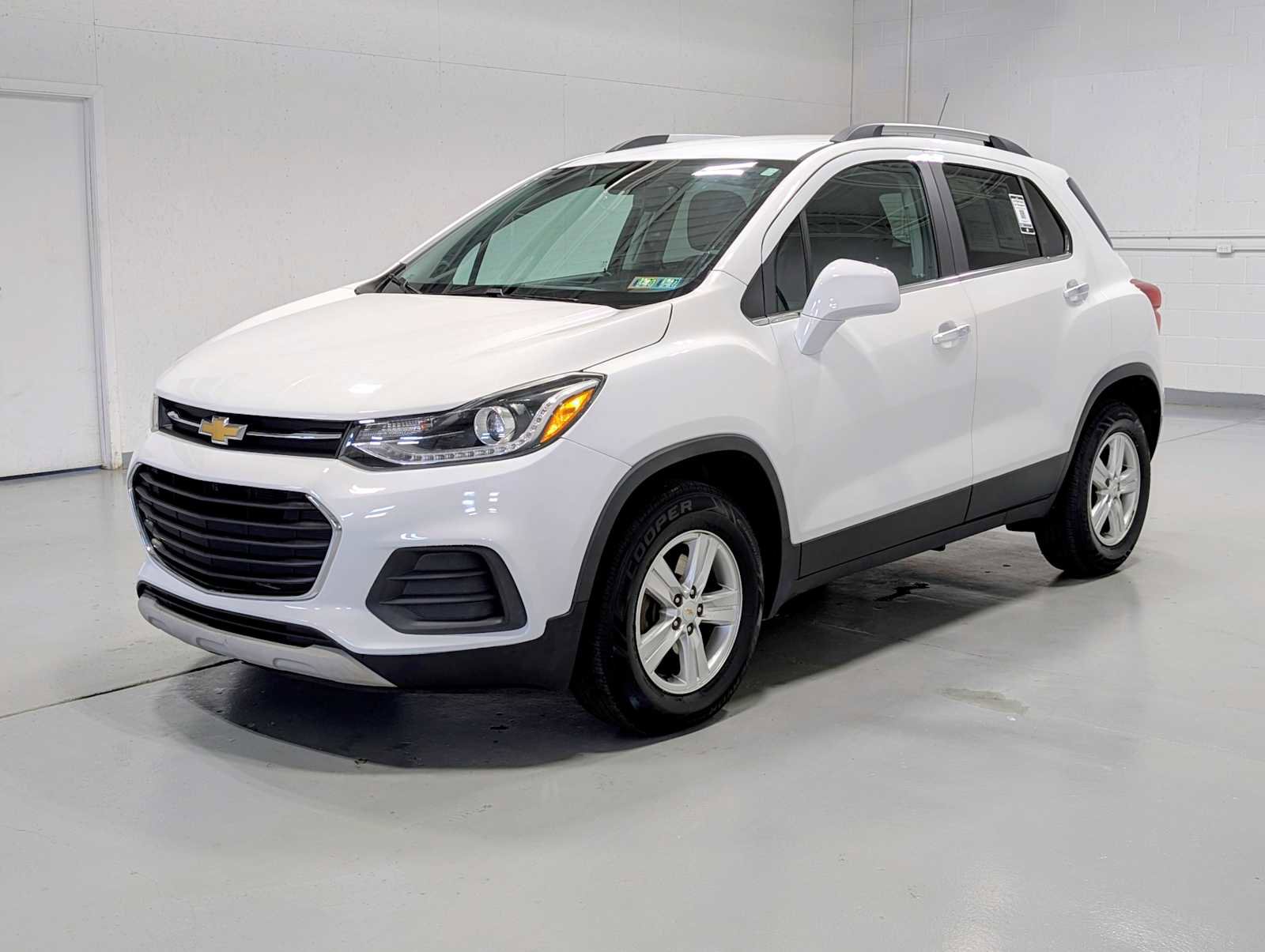 Used 2018 Chevrolet Trax LT w/ LT Convenience Package AWD/4WD image 1